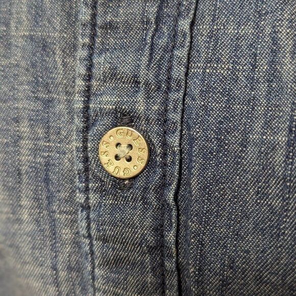 Guess Slim Fit Size Large Women's Chambray Medium-Wash Denim Button-Up Shirt - Picture 7 of 9